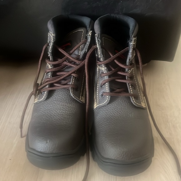 Sketchers Men Work Boots - Picture 2 of 5